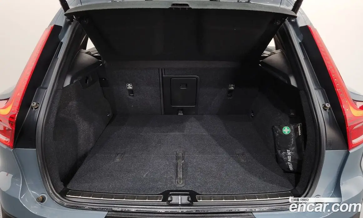 Volvo XC40 2021 2.0 автомат (гидро), фото 25