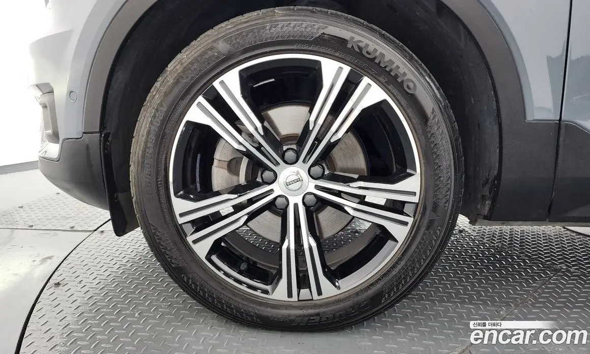 Volvo XC40 2021 2.0 автомат (гидро), фото 5