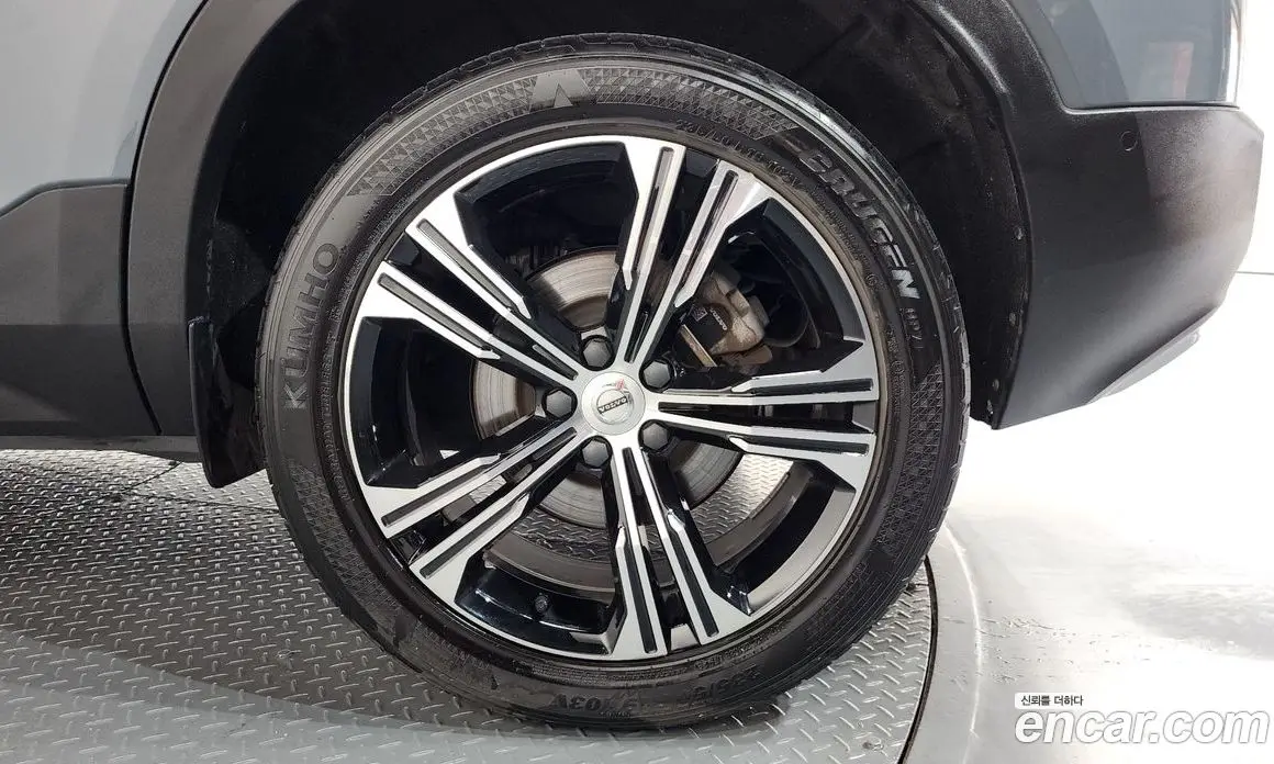 Volvo XC40 2021 2.0 автомат (гидро), фото 7