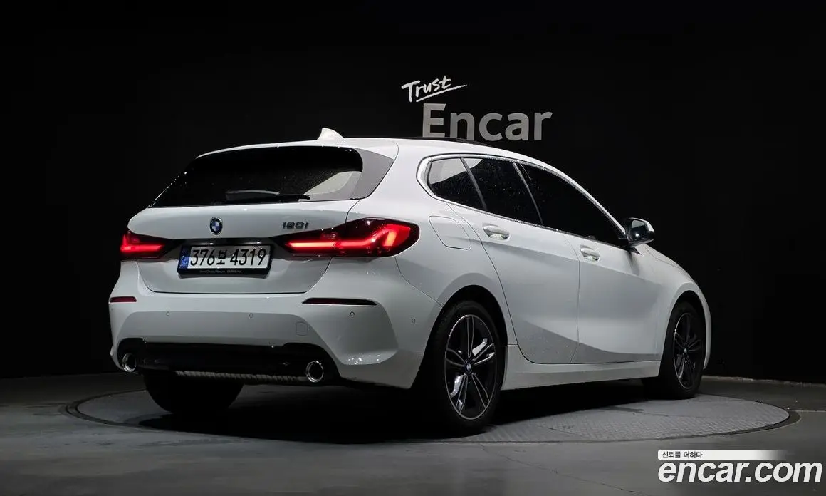 BMW 1 серия 2022 2.0 автомат (гидро), фото 2 BMW 1 серия 2022 2.0 автомат (гидро), фото 2