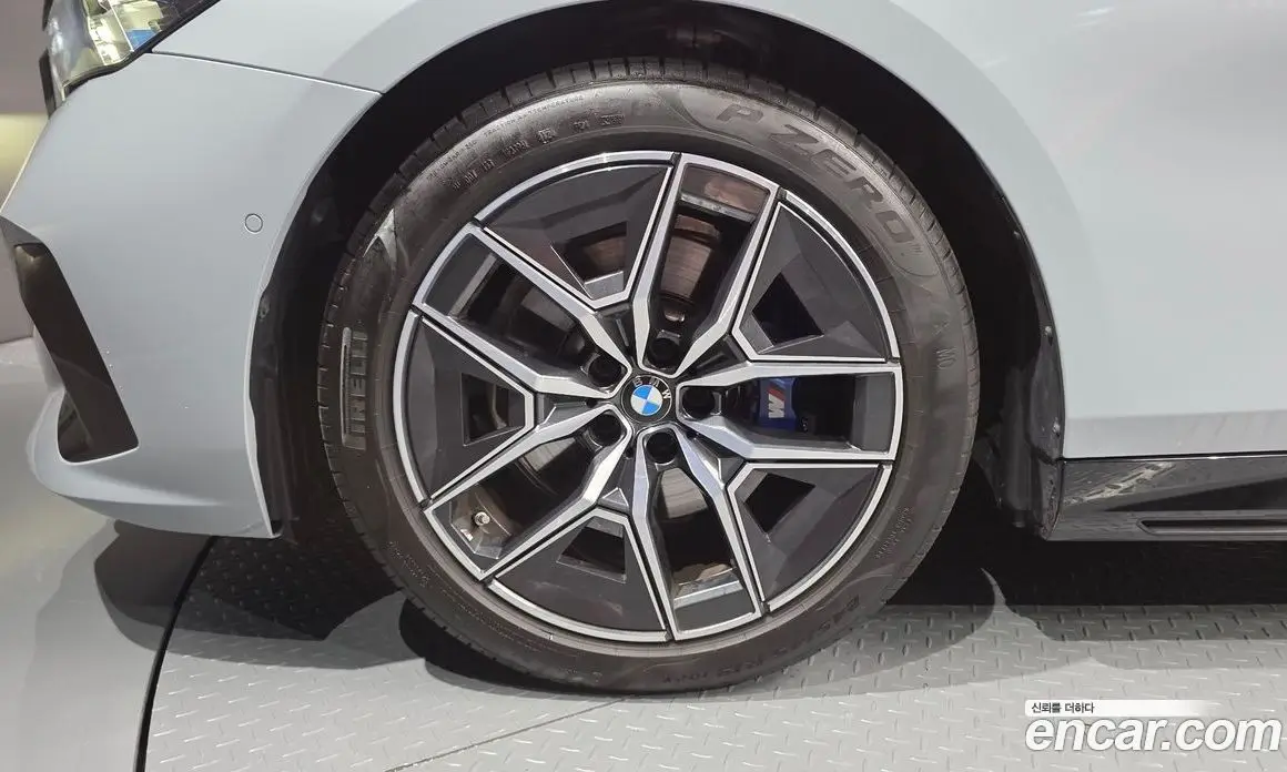 BMW 5 серия 2025 2.0 автомат (гидро), фото 5 BMW 5 серия 2025 2.0 автомат (гидро), фото 5