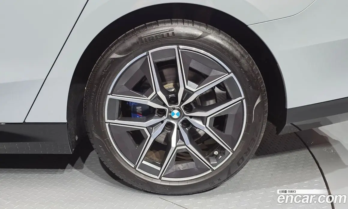 BMW 5 серия 2025 2.0 автомат (гидро), фото 7 BMW 5 серия 2025 2.0 автомат (гидро), фото 7