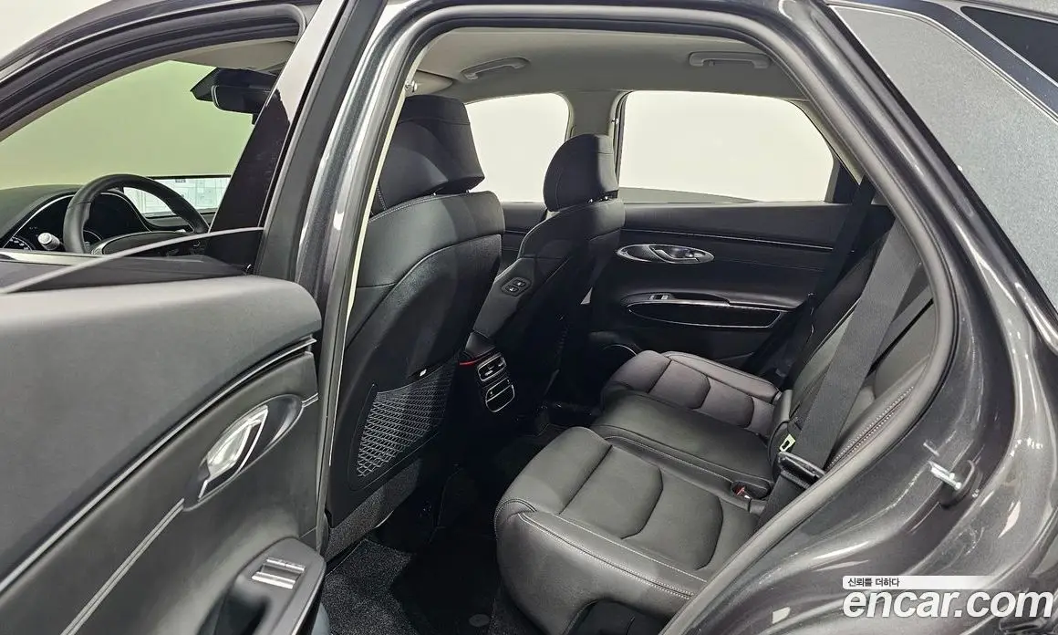 Genesis GV70 2021 2.5 автомат (гидро), фото 17 Genesis GV70 2021 2.5 автомат (гидро), фото 17