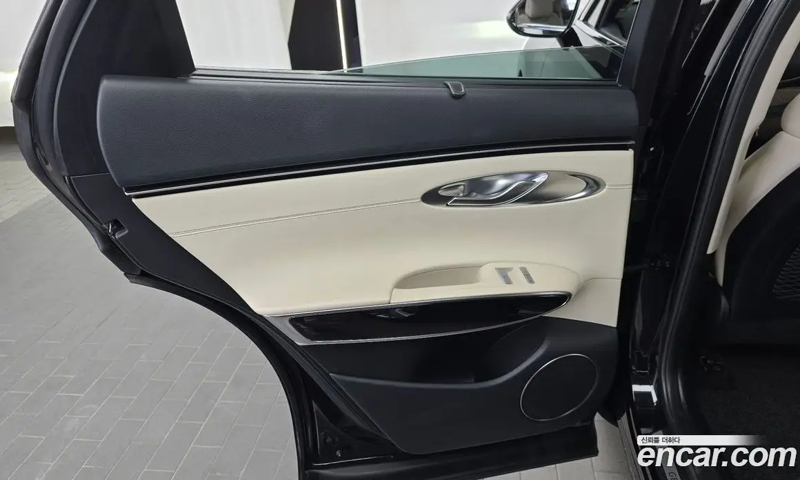 Genesis GV70 2021 2.5 автомат (гидро), фото 15 Genesis GV70 2021 2.5 автомат (гидро), фото 15