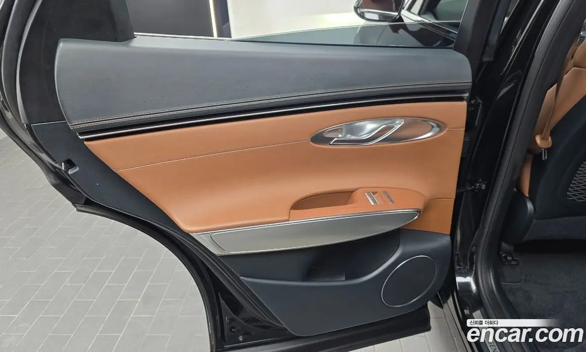Genesis GV70 2023 2.5 автомат (гидро), фото 15 Genesis GV70 2023 2.5 автомат (гидро), фото 15