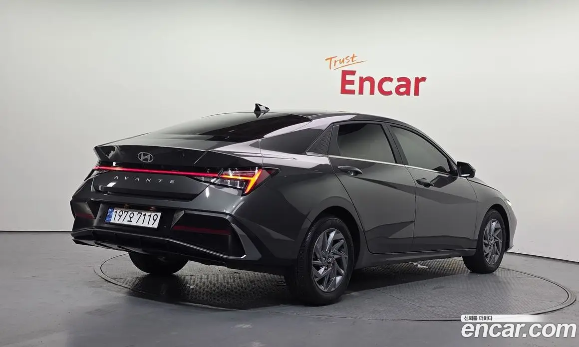 Hyundai Avante 2023 1.6 автомат (гидро), фото 2