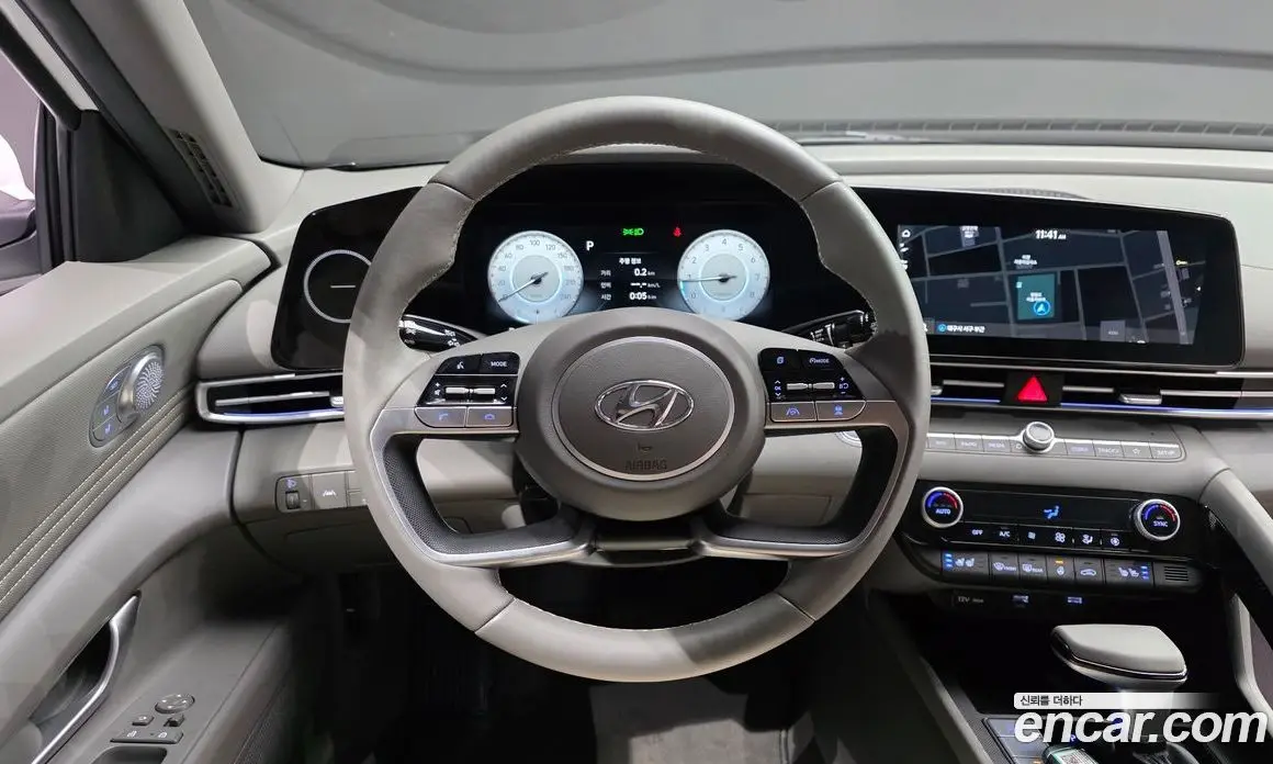 Hyundai Avante 2023 1.6 автомат (гидро), фото 13