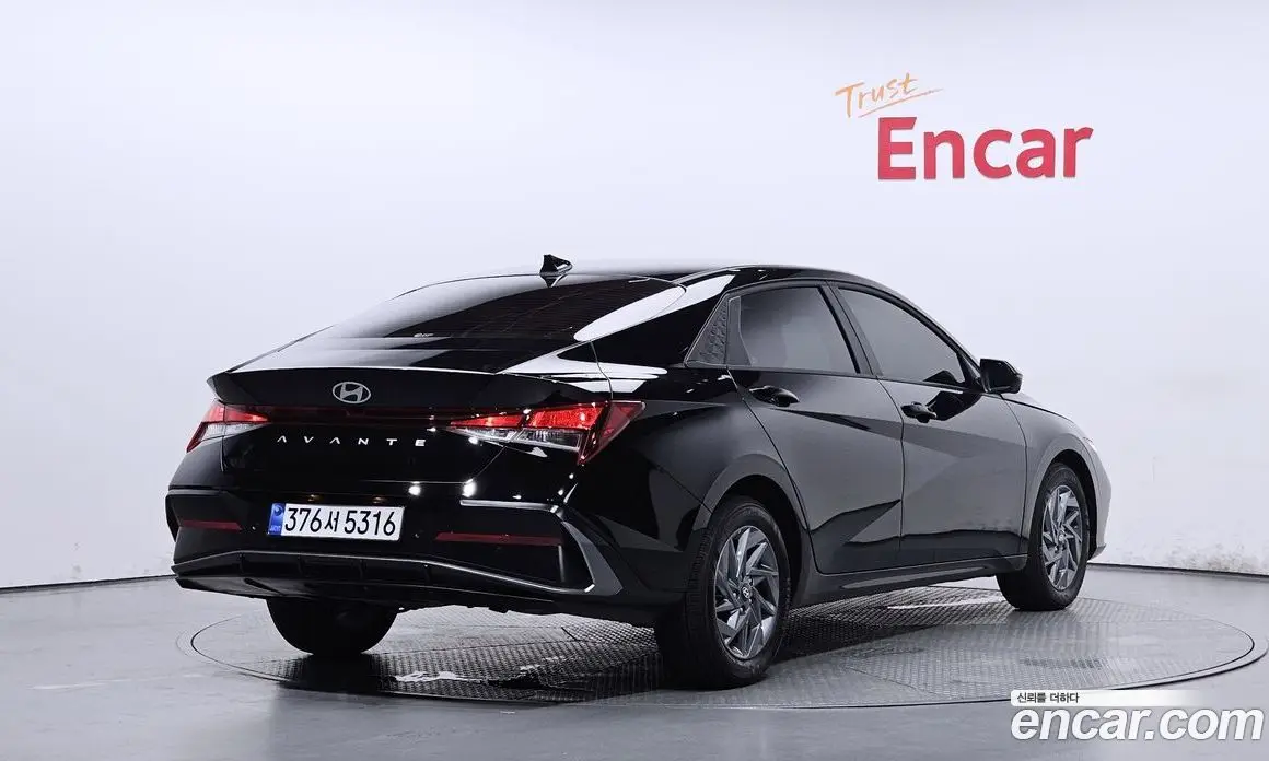 Hyundai Avante 2025 1.6 автомат (гидро), фото 1