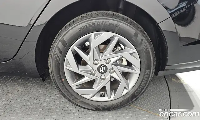 Hyundai Avante 2025 1.6 автомат (гидро), миниатюра 6