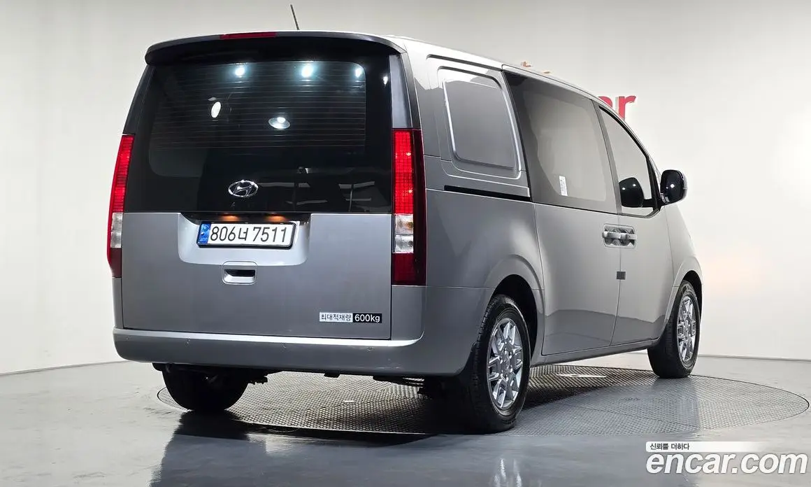 Hyundai Staria 2023 2.2 автомат (гидро), фото 2