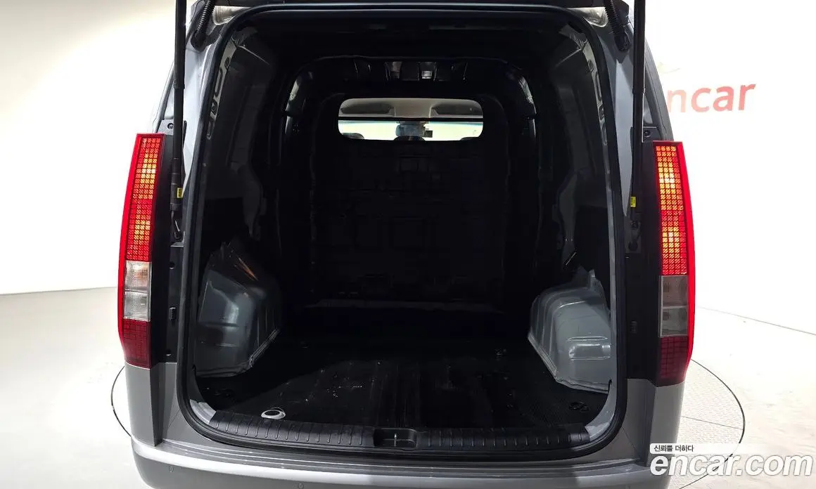 Hyundai Staria 2023 2.2 автомат (гидро), фото 23