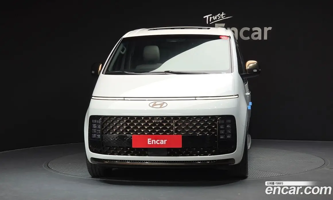 Hyundai Staria 2024 1.6 автомат (гидро), фото 3