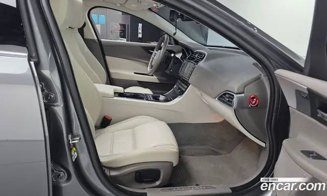 Jaguar XE 2015 2.0 автомат (гидро), миниатюра 11 Jaguar XE 2015 2.0 автомат (гидро), миниатюра 11