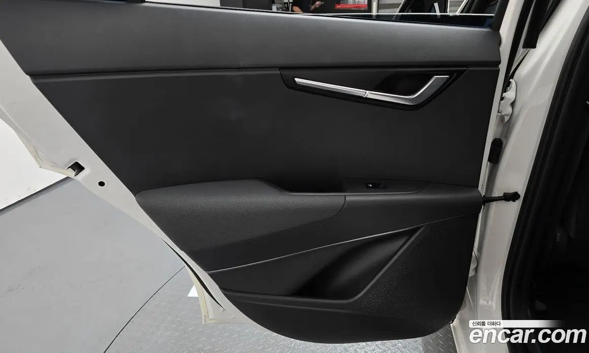 Kia Niro 2023 0.2 автомат (гидро), фото 15 Kia Niro 2023 0.2 автомат (гидро), фото 15