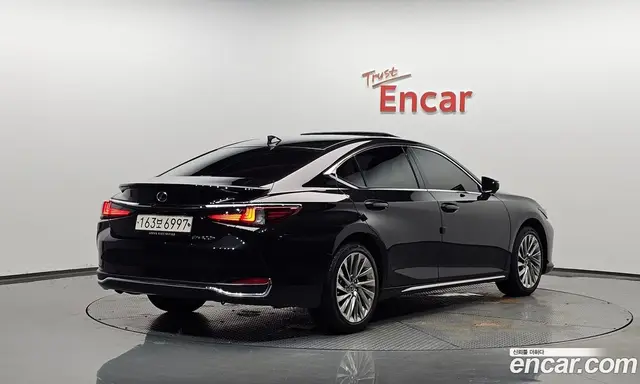 Lexus ES, 2025, 15 922 км