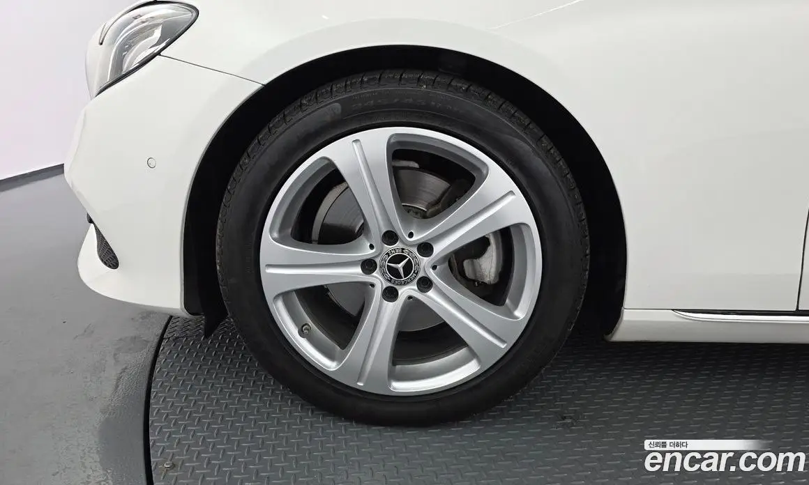 Mercedes-Benz E-Class 2017 2.0 автомат (гидро), фото 5 Mercedes-Benz E-Class 2017 2.0 автомат (гидро), фото 5