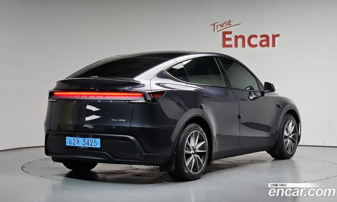Tesla Model Y 2025 0.2 автомат (гидро), фото 1 Tesla Model Y 2025 0.2 автомат (гидро), фото 1