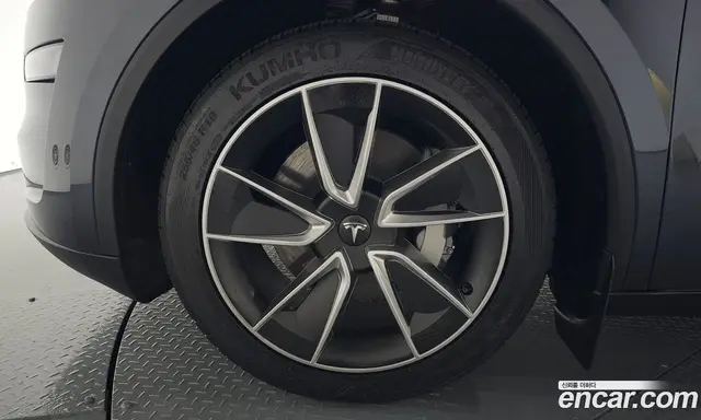 Tesla Model Y 2025 0.2 автомат (гидро), миниатюра 4 Tesla Model Y 2025 0.2 автомат (гидро), миниатюра 4