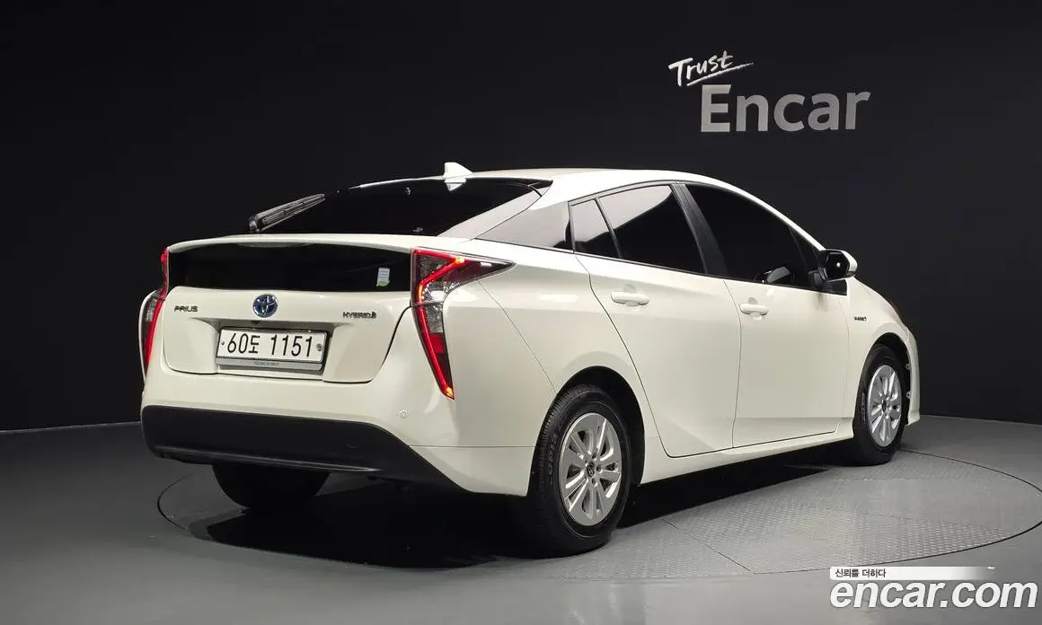 Toyota Prius 2018 1.8 автомат (гидро), фото 2 Toyota Prius 2018 1.8 автомат (гидро), фото 2