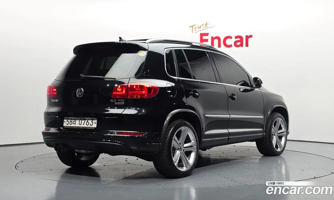 Volkswagen Tiguan 2015 2.0 автомат (гидро), фото 2 Volkswagen Tiguan 2015 2.0 автомат (гидро), фото 2