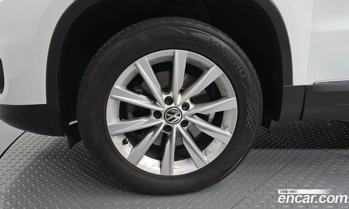 Volkswagen Tiguan 2015 2.0 автомат (гидро), фото 5 Volkswagen Tiguan 2015 2.0 автомат (гидро), фото 5