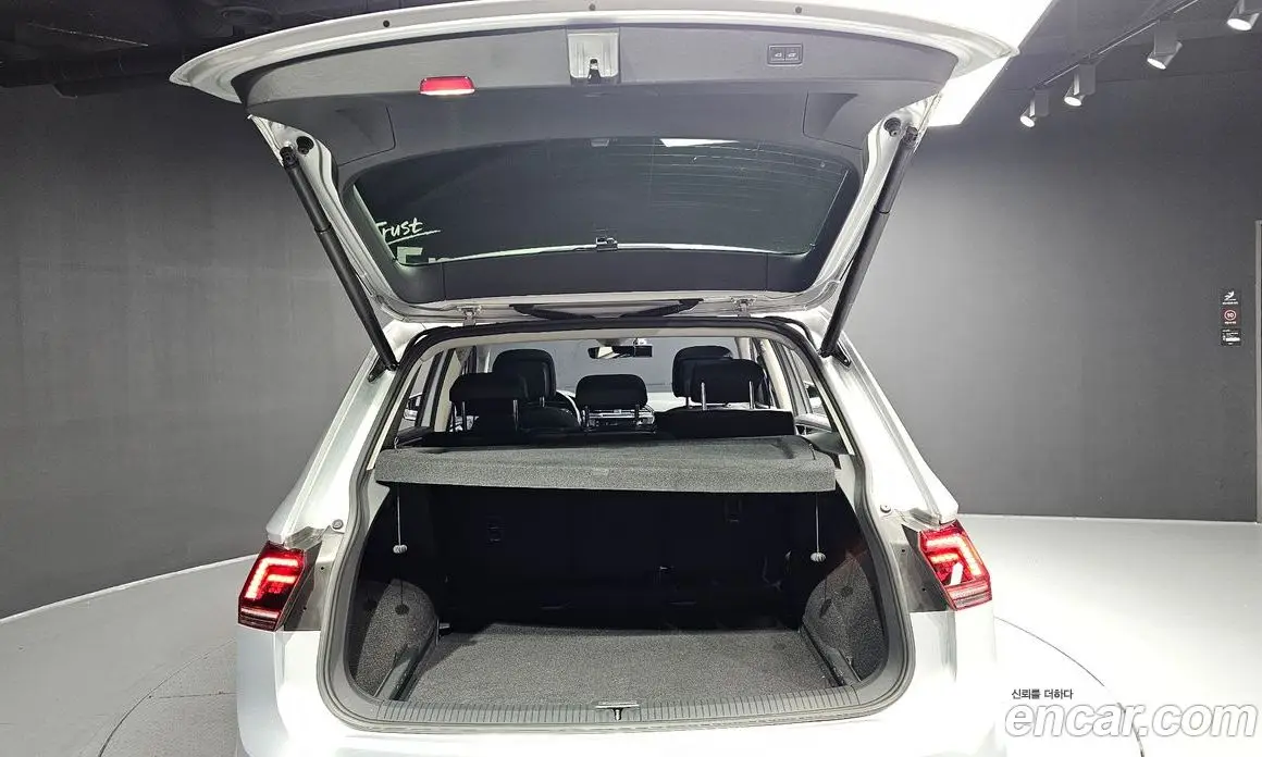 Volkswagen Tiguan 2018 2.0 автомат (гидро), фото 26 Volkswagen Tiguan 2018 2.0 автомат (гидро), фото 26