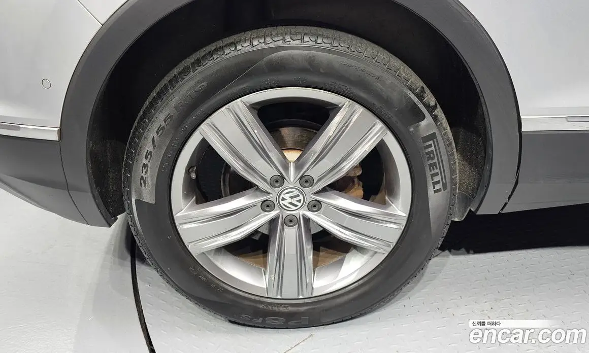 Volkswagen Tiguan 2018 2.0 автомат (гидро), фото 5 Volkswagen Tiguan 2018 2.0 автомат (гидро), фото 5