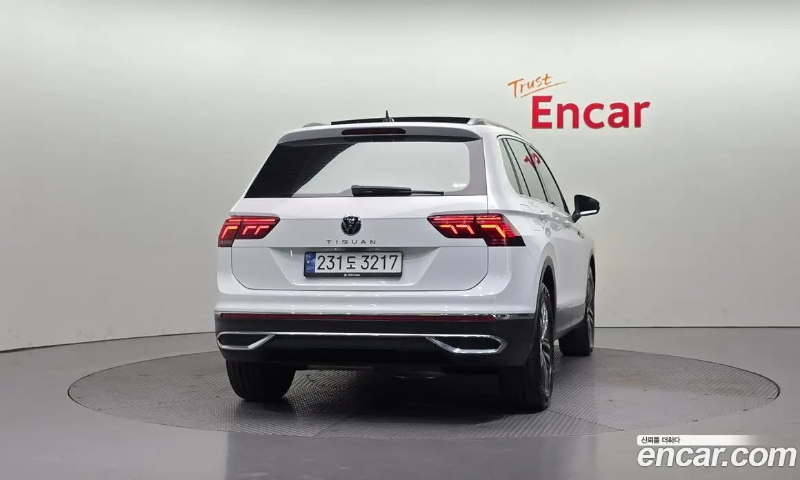 Volkswagen Tiguan 2023 2.0 автомат (гидро), фото 4 Volkswagen Tiguan 2023 2.0 автомат (гидро), фото 4