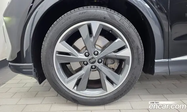 Audi Q4 e-tron 2022 0.2 автомат (гидро), миниатюра 5 Audi Q4 e-tron 2022 0.2 автомат (гидро), миниатюра 5
