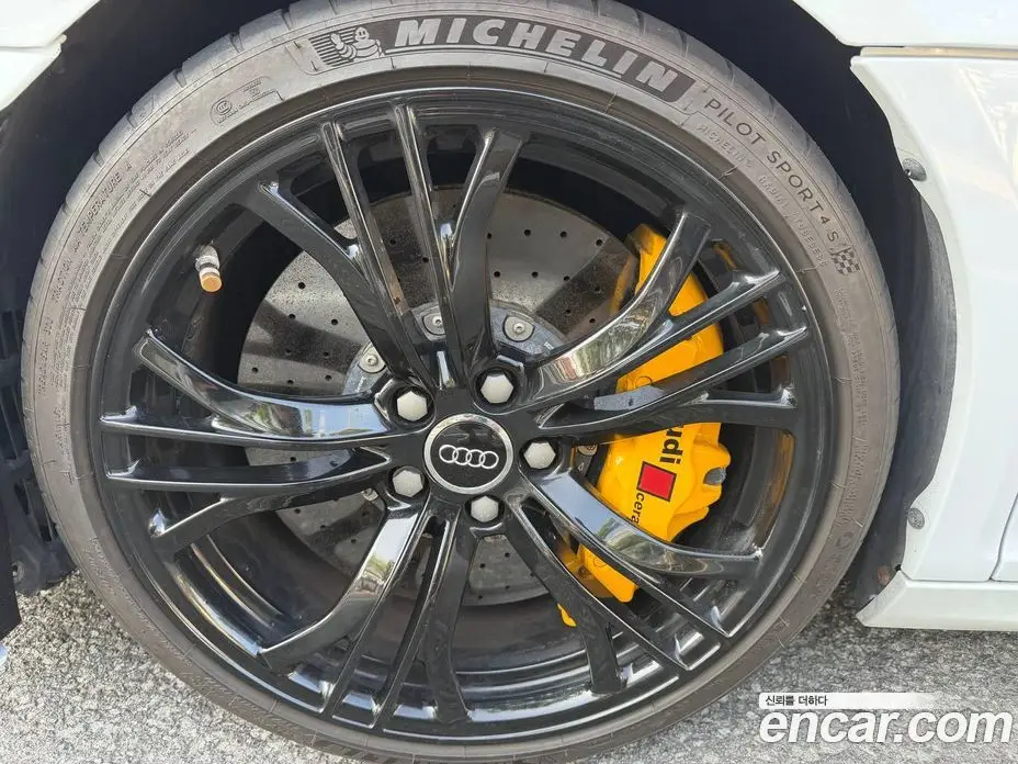 Audi R8 2014 5.2 автомат (гидро), фото 5 Audi R8 2014 5.2 автомат (гидро), фото 5