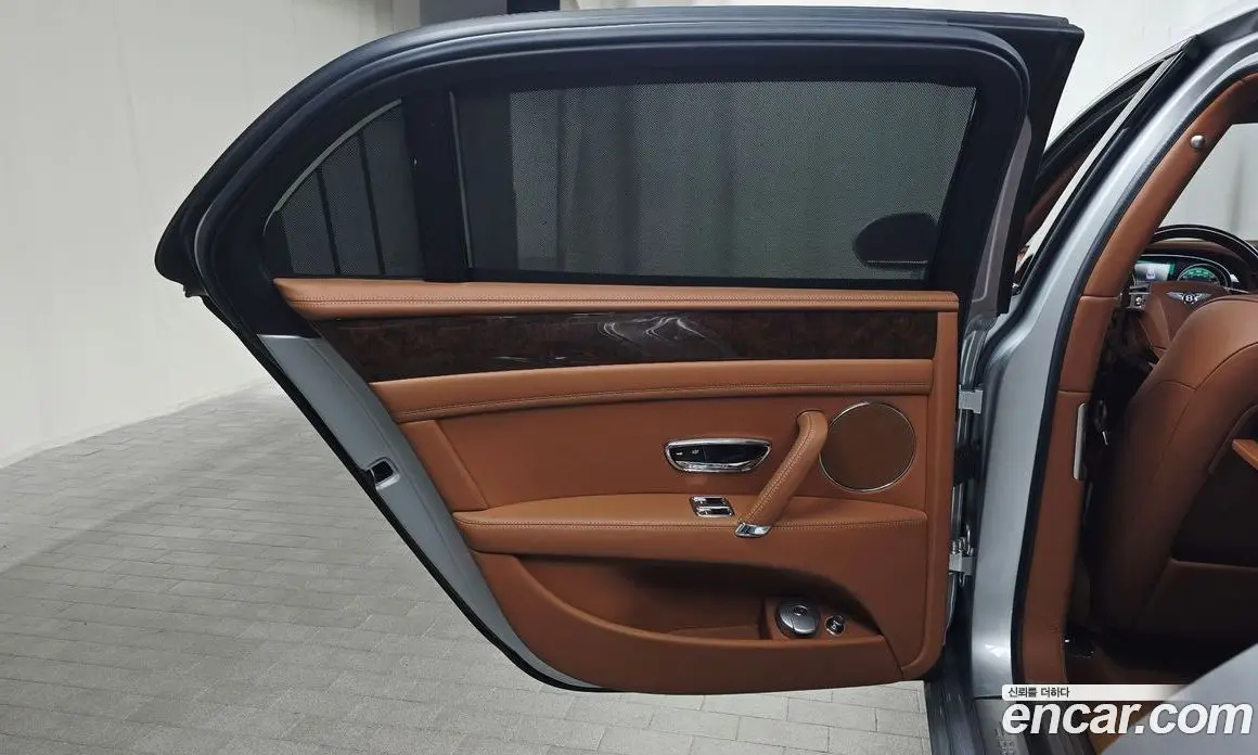 Bentley Flying Spur 2014 4.0 автомат (гидро), фото 14 Bentley Flying Spur 2014 4.0 автомат (гидро), фото 14