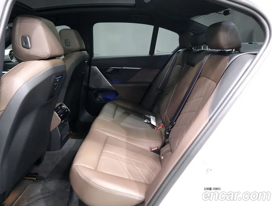 BMW 5 серия 2025 2.0 автомат (гидро), фото 12
