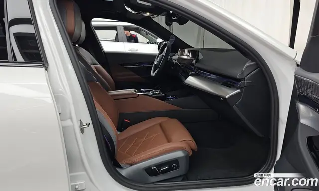 BMW 5 серия 2025 2.0 автомат (гидро), миниатюра 11 BMW 5 серия 2025 2.0 автомат (гидро), миниатюра 11