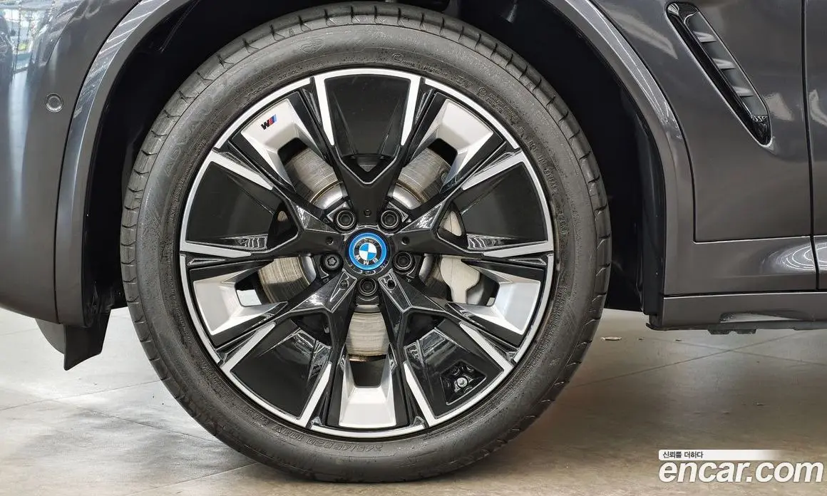 BMW iX3 2024 автомат (гидро), фото 5