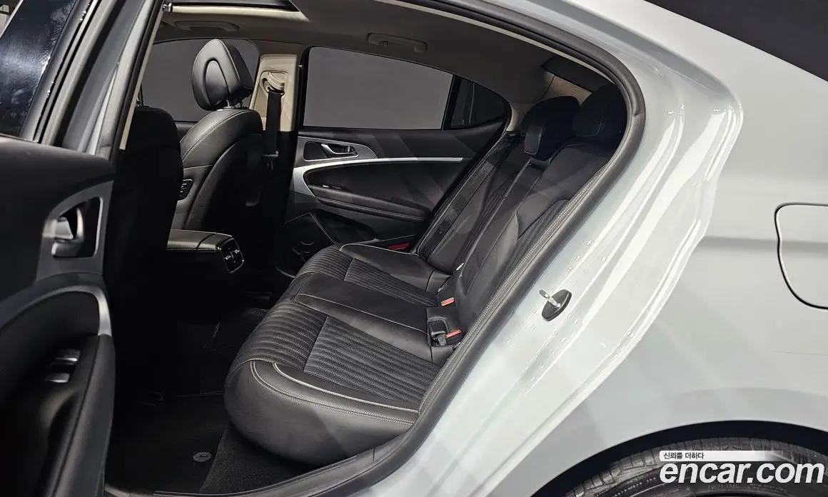 Genesis G70 2022 2.0 автомат (гидро), фото 16 Genesis G70 2022 2.0 автомат (гидро), фото 16