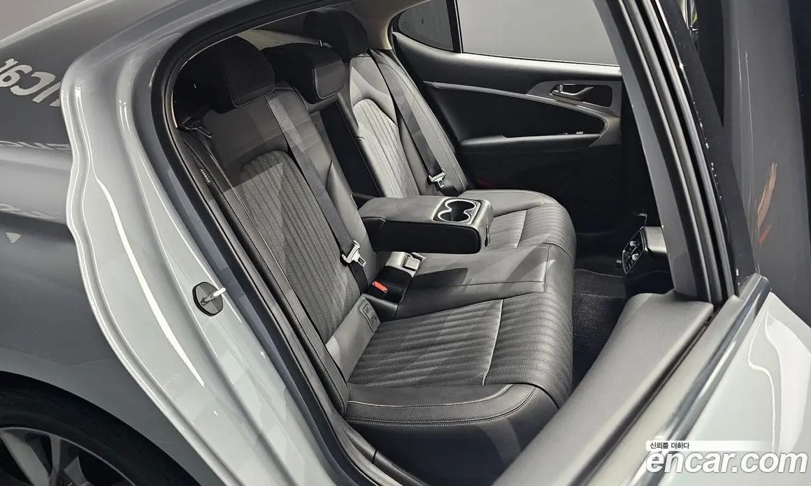 Genesis G70 2022 2.0 автомат (гидро), фото 17 Genesis G70 2022 2.0 автомат (гидро), фото 17
