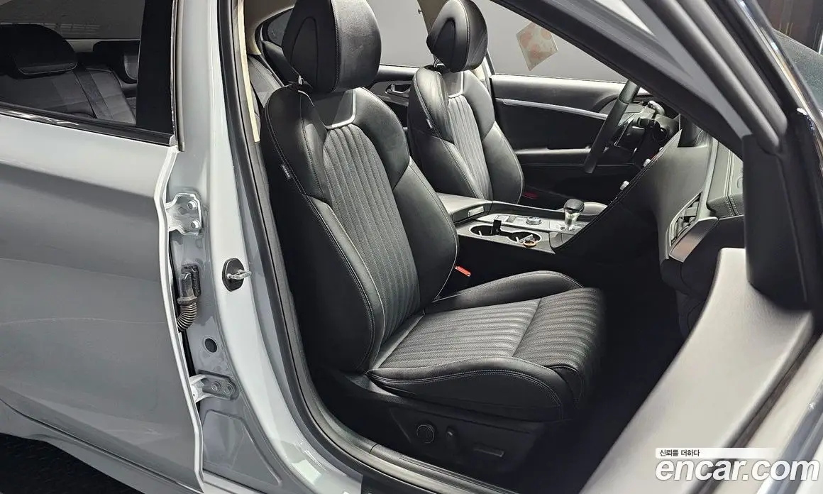 Genesis G70 2022 2.0 автомат (гидро), фото 18 Genesis G70 2022 2.0 автомат (гидро), фото 18