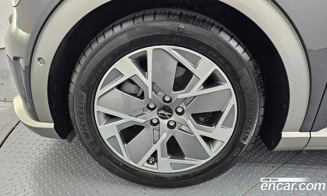 Genesis GV60 2022 0.1 автомат (гидро), миниатюра 4