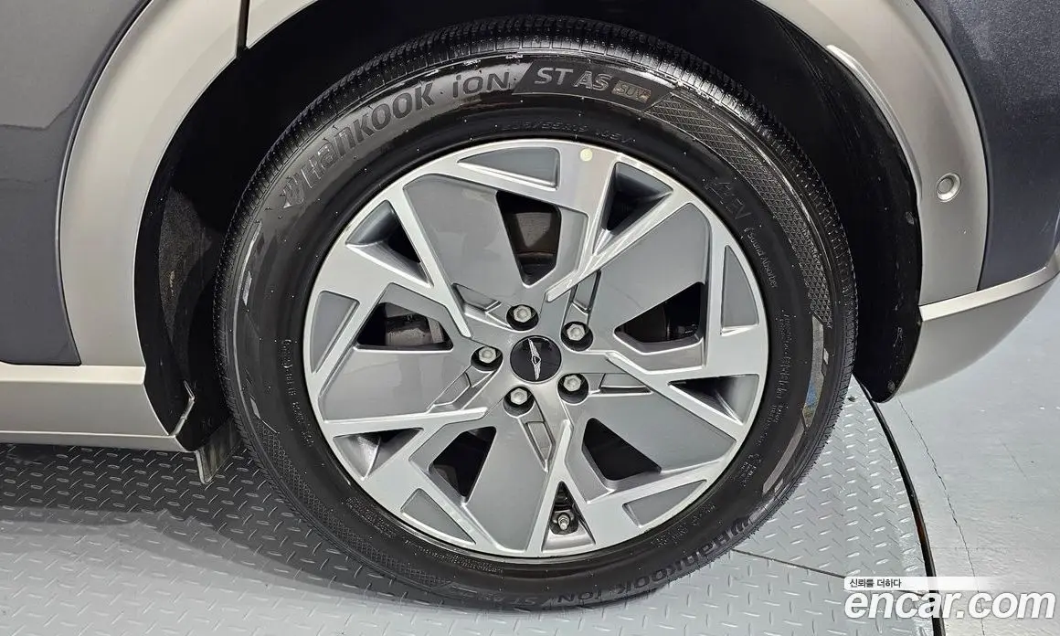 Genesis GV60 2022 0.1 автомат (гидро), фото 6