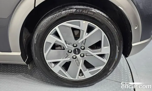 Genesis GV60 2022 0.1 автомат (гидро), миниатюра 6