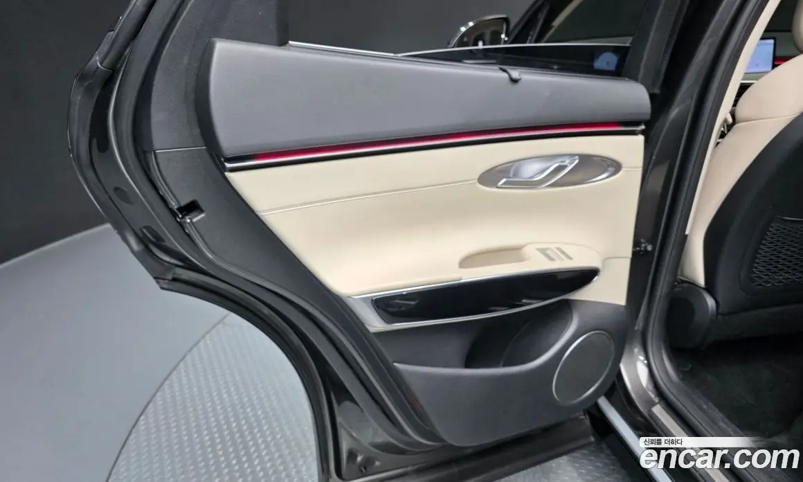 Genesis GV70 2024 2.5 автомат (гидро), фото 15 Genesis GV70 2024 2.5 автомат (гидро), фото 15