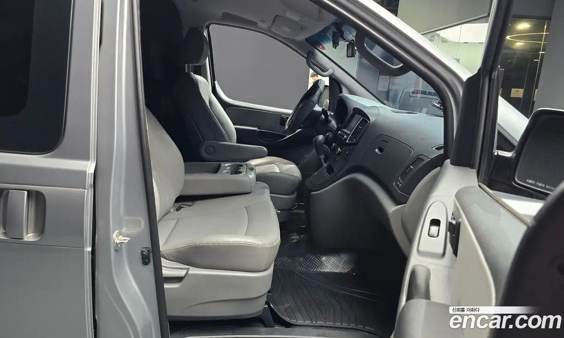 Hyundai Starex 2017 2.5 автомат (гидро), фото 17 Hyundai Starex 2017 2.5 автомат (гидро), фото 17