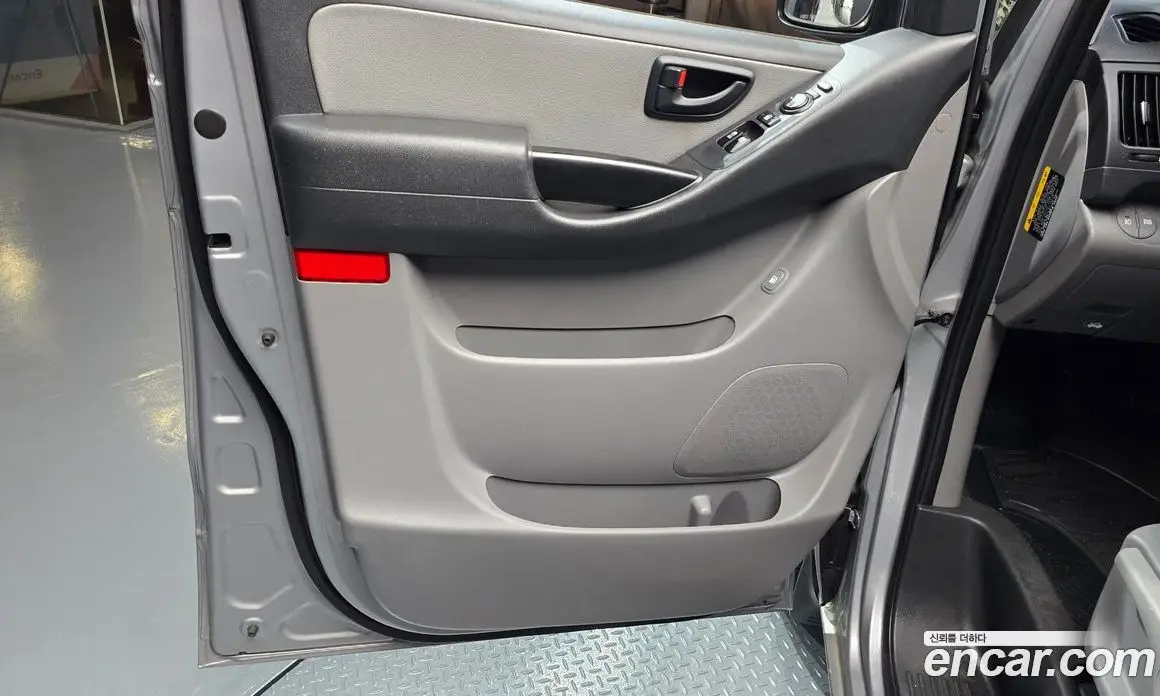 Hyundai Starex 2017 2.5 автомат (гидро), фото 23 Hyundai Starex 2017 2.5 автомат (гидро), фото 23