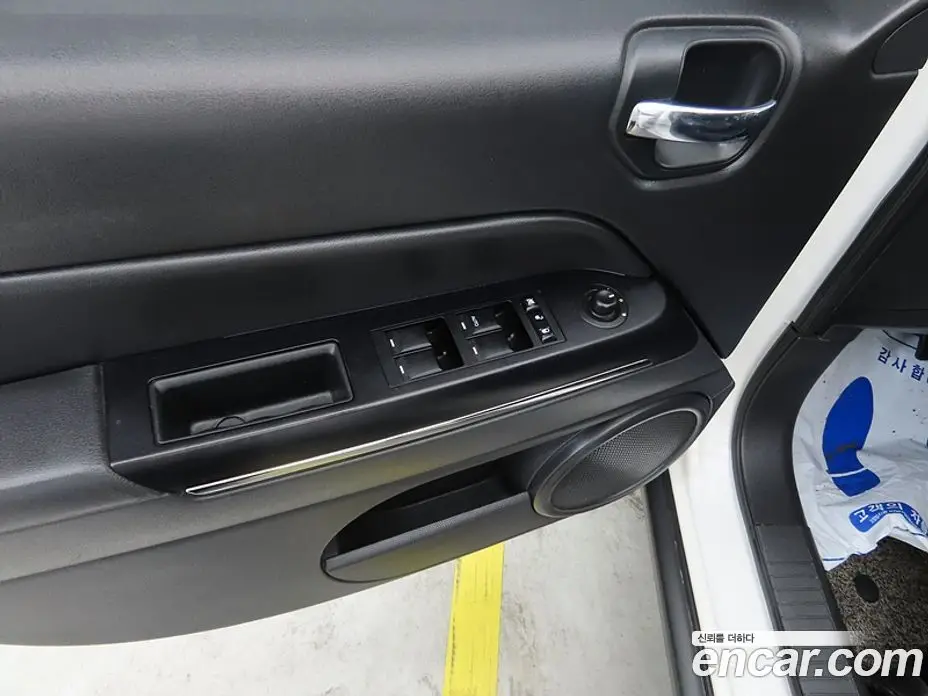 Jeep Compass 2013 2.4 автомат (гидро), фото 12 Jeep Compass 2013 2.4 автомат (гидро), фото 12