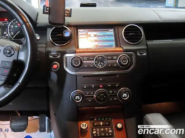 Land Rover Discovery 2014 3.0 автомат (гидро), миниатюра 11 Land Rover Discovery 2014 3.0 автомат (гидро), миниатюра 11