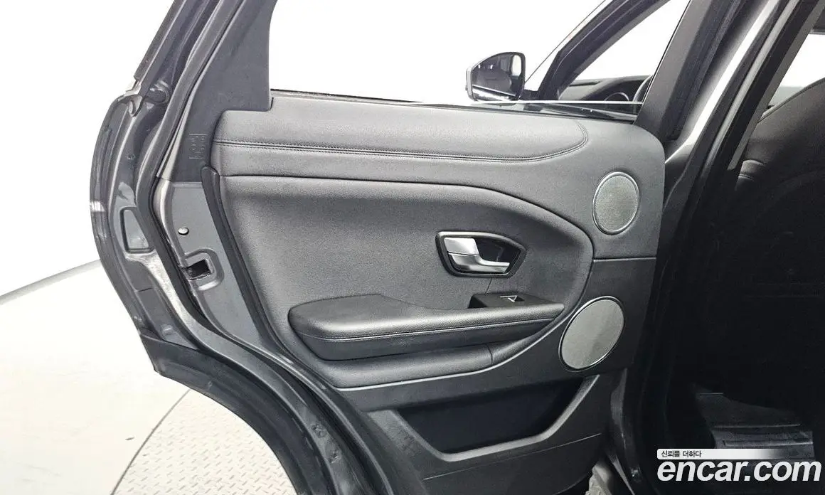 Land Rover Range Rover Evoque 2019 2.0 автомат (гидро), фото 15 Land Rover Range Rover Evoque 2019 2.0 автомат (гидро), фото 15