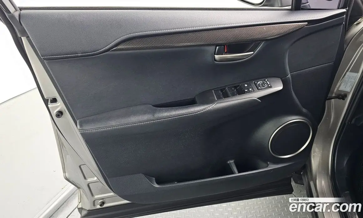 Lexus NX 2016 2.5 автомат (гидро), фото 13 Lexus NX 2016 2.5 автомат (гидро), фото 13