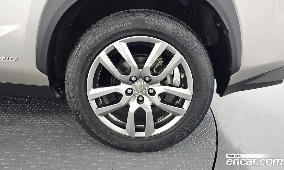 Lexus NX 2016 2.5 автомат (гидро), фото 6 Lexus NX 2016 2.5 автомат (гидро), фото 6