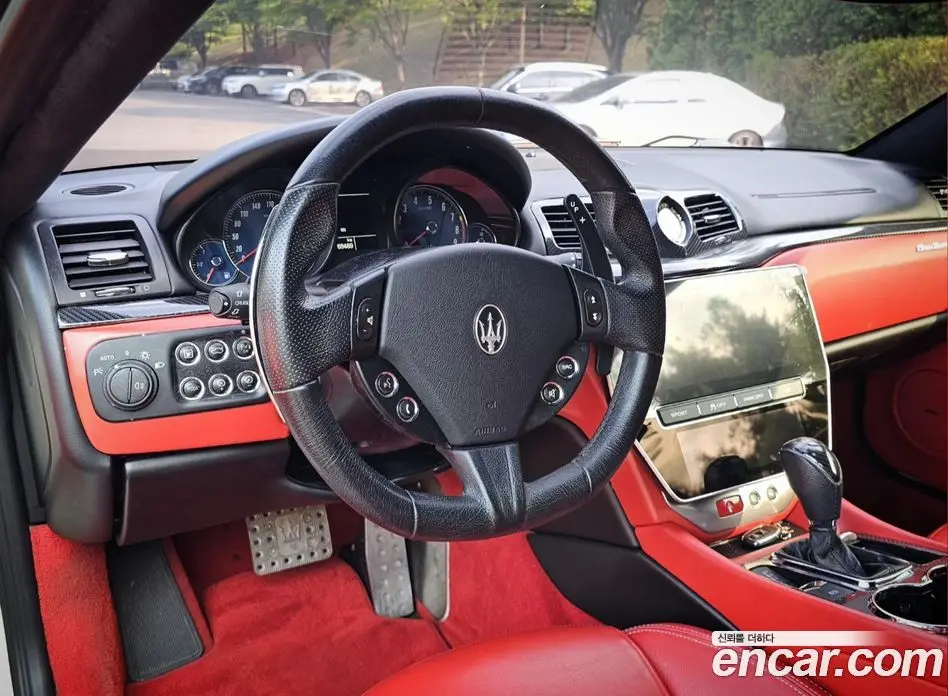 Maserati GranTurismo 2012 4.7 автомат (гидро), фото 12 Maserati GranTurismo 2012 4.7 автомат (гидро), фото 12