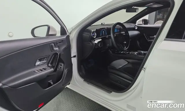 Mercedes-Benz A-Class 2020 2.0 автомат (гидро), миниатюра 10